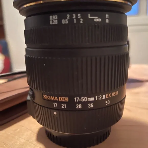 Lens - Picture 2 of 3